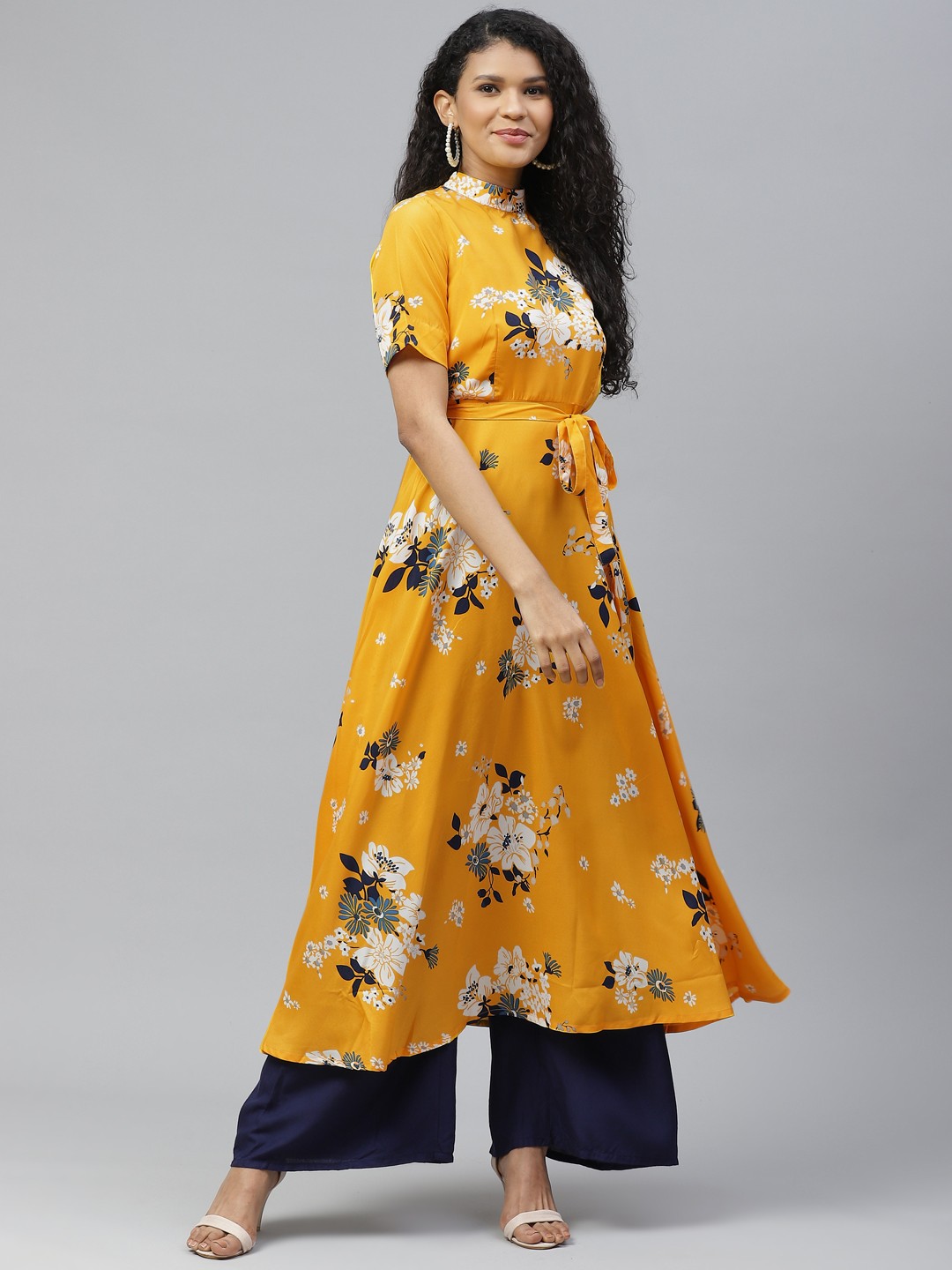 

Poshak Hub Women Yelllow & Navy Blue Floral Printed Crepe Kurta, Yellow