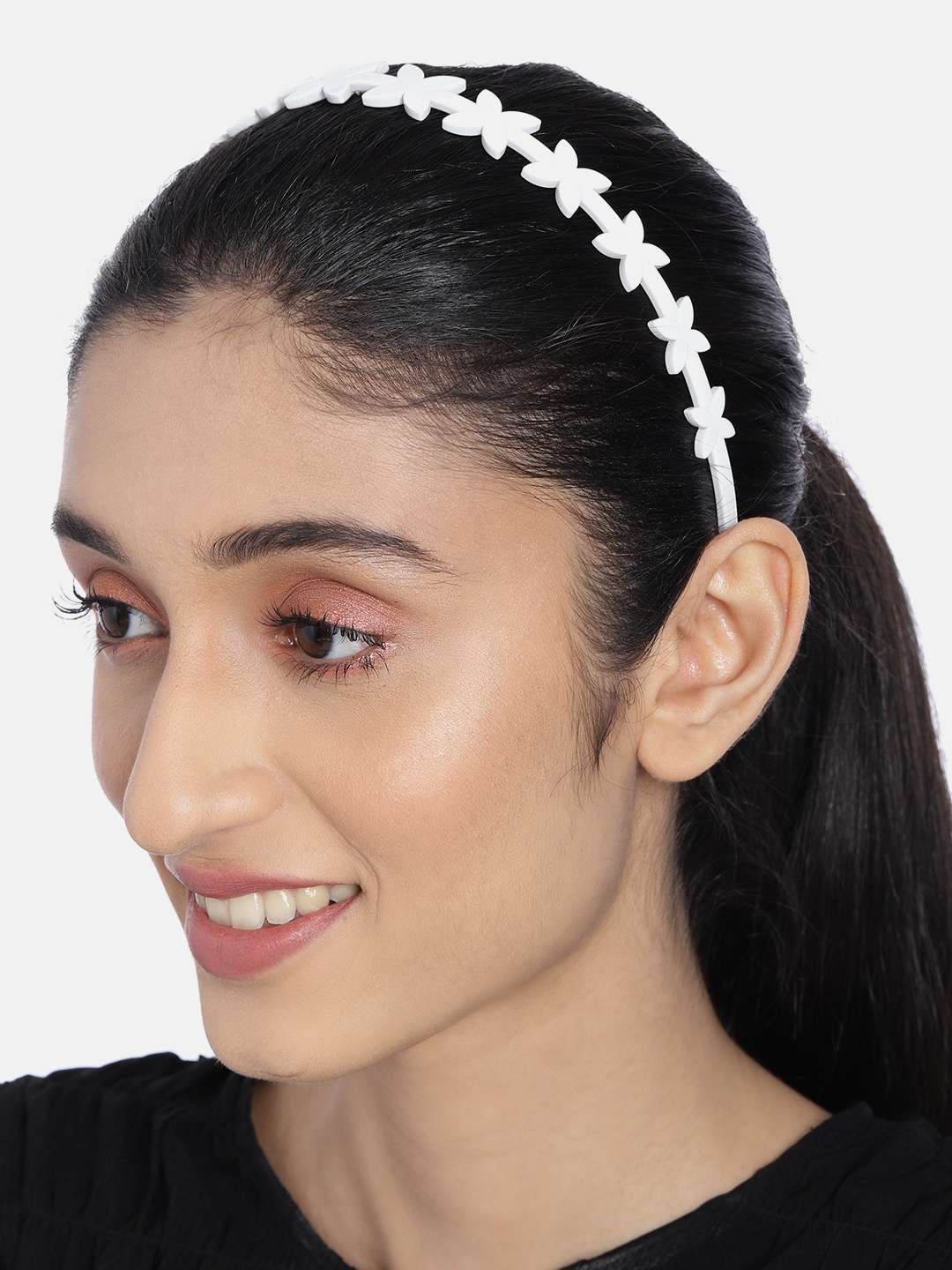 

AccessHer Women Off-White Handcrafted Floral Design Hairband