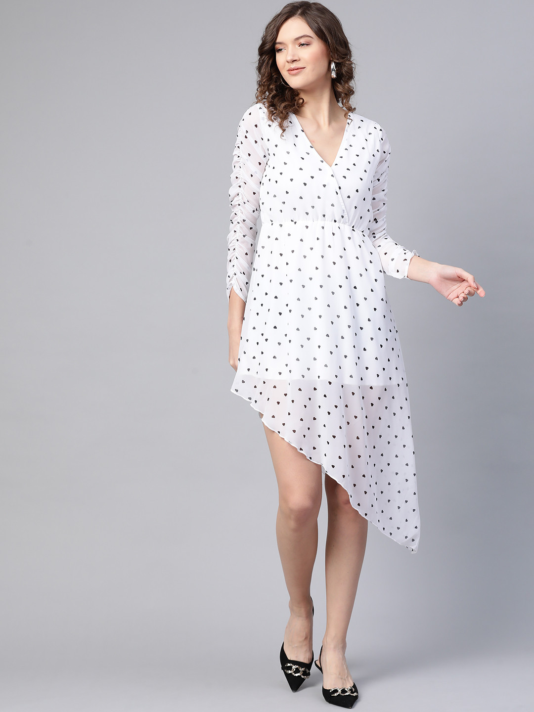 

SASSAFRAS Classic White and Black Conversational Print Ruched Dress