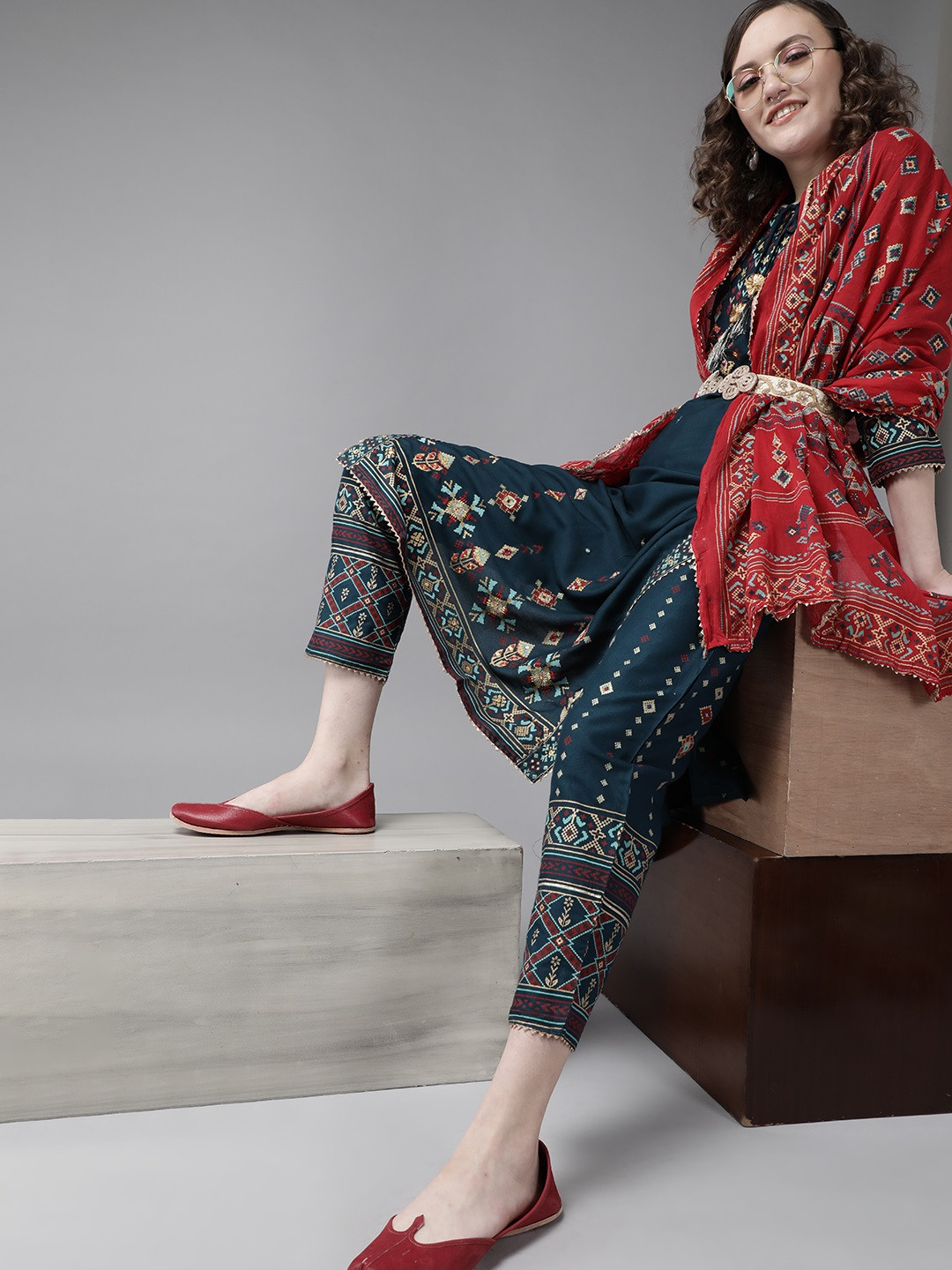 

Ishin Women Teal Blue & Maroon Printed Kurta with Trousers & Dupatta