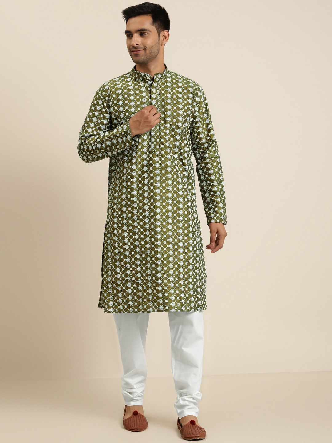 

SOJANYA Men Olive Green & White Embroidered Kurta with Churidar