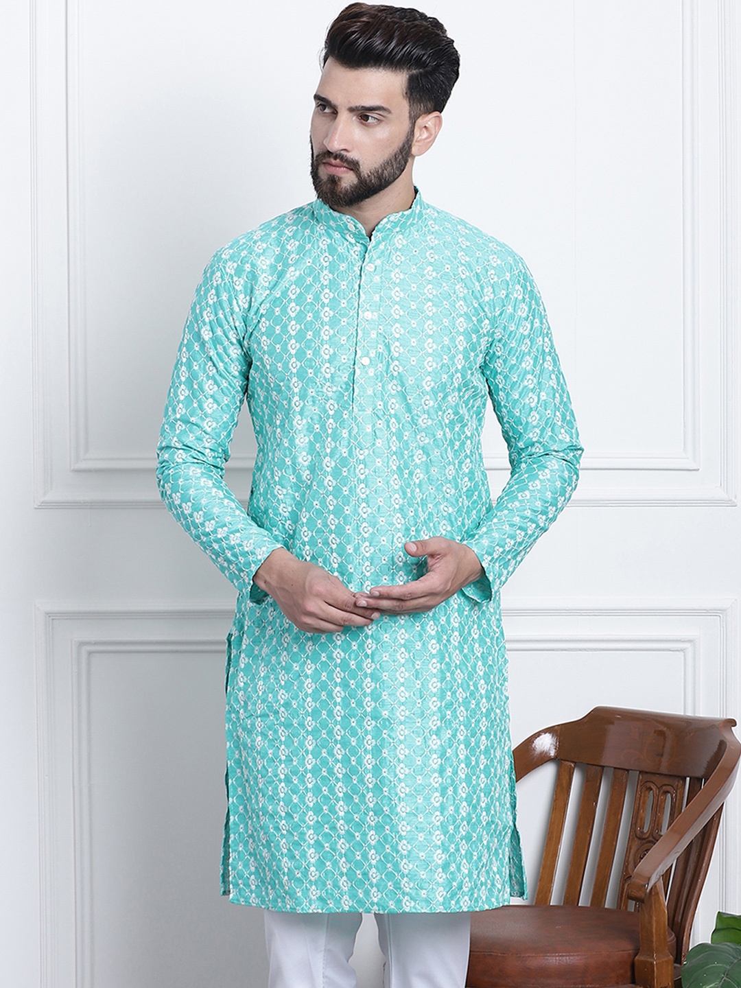 

SOJANYA Men Sea Green & White Ethnic Motifs Embroidered Kurta