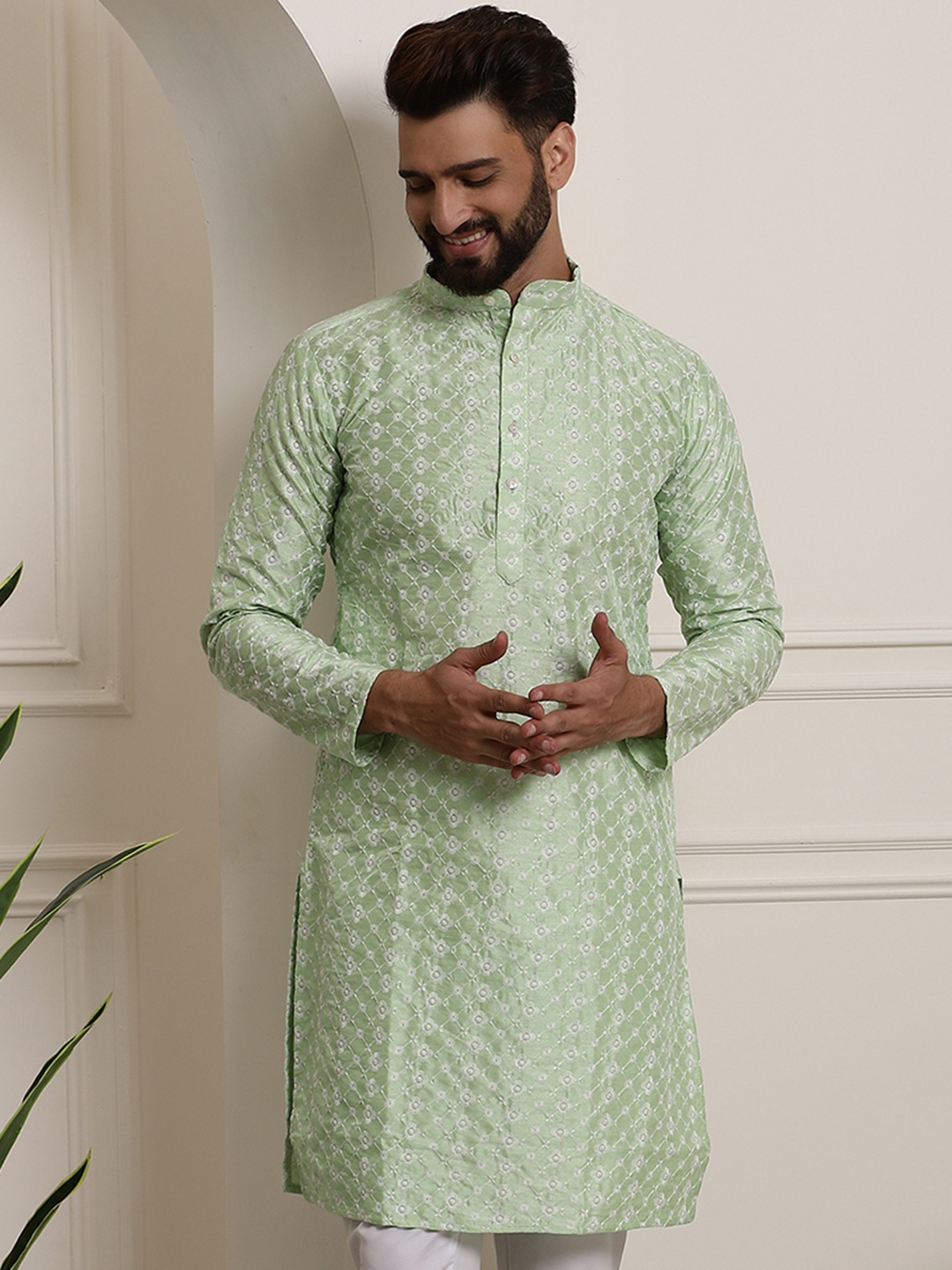 

SOJANYA Men Sea Green & White Ethnic Motifs Embroidered Straight Kurta