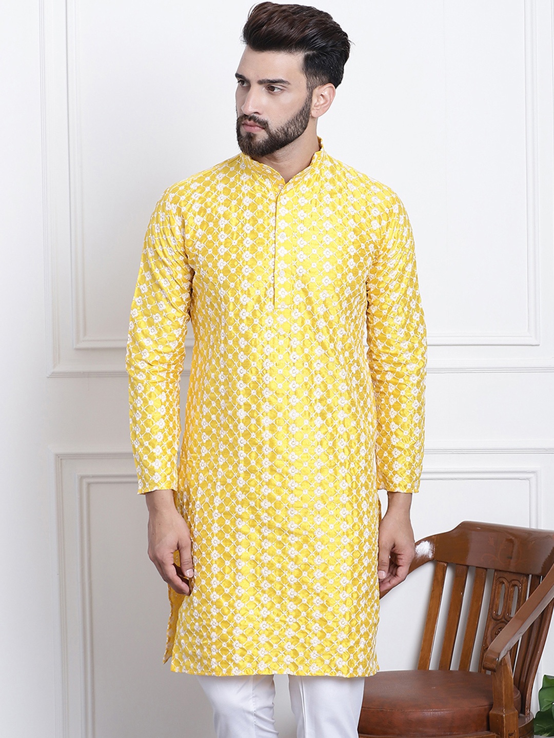 

SOJANYA Men Yellow & White Ethnic Motifs Embroidered Straight Kurta