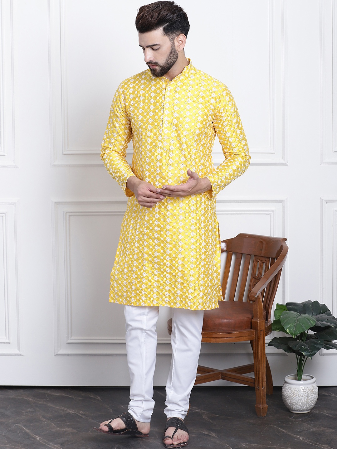 

SOJANYA Men Yellow & White Embroidered Kurta with Churidar