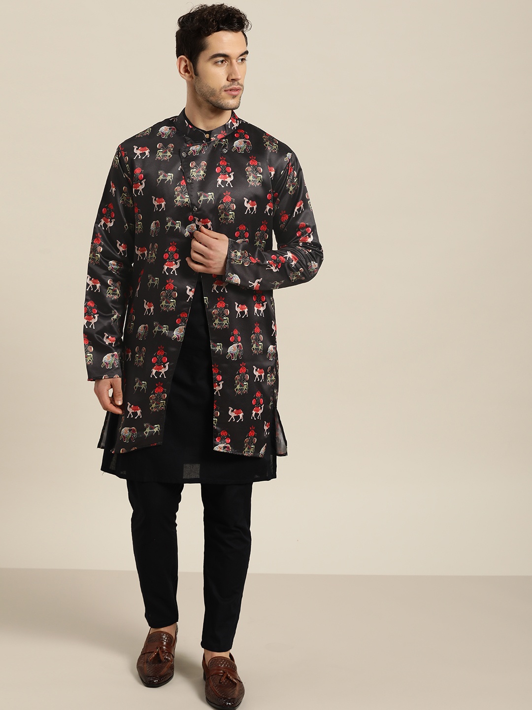 

SOJANYA Men Black & Red Quirky Print Longline Tailored Jacket