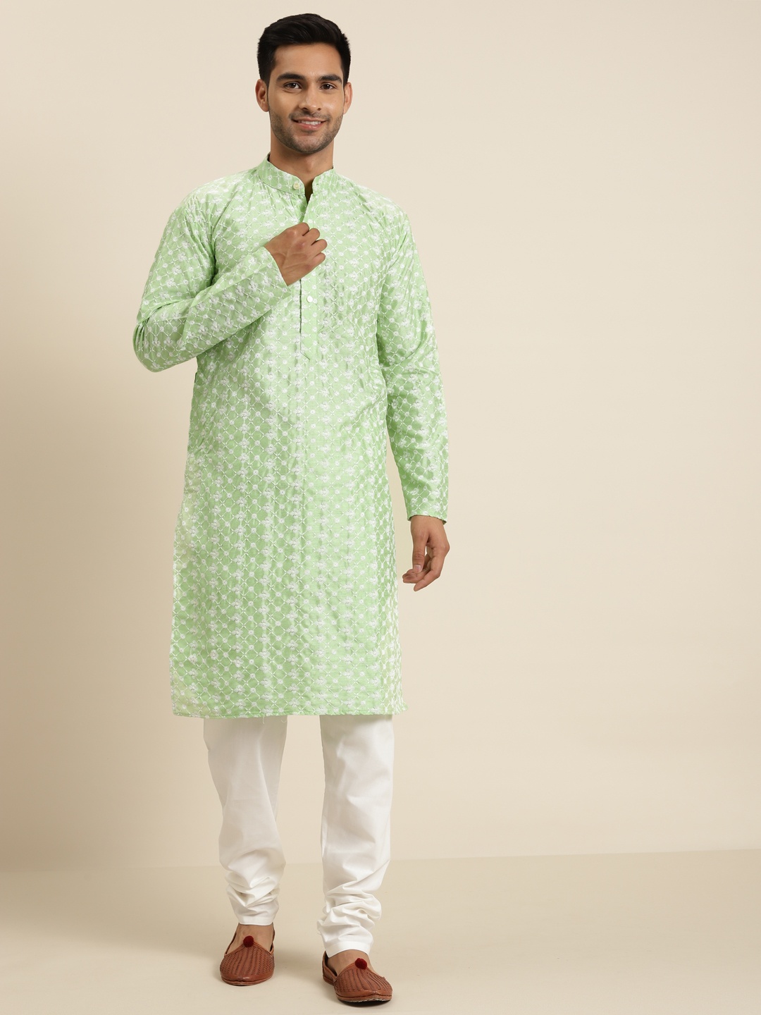 

SOJANYA Men Green & White Embroidered Kurta with Churidar