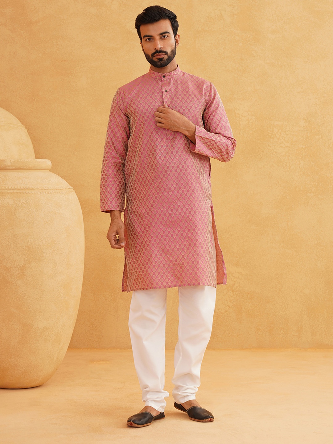 

SOJANYA Men Pink & Off-White Woven Design Kurta with Churidar