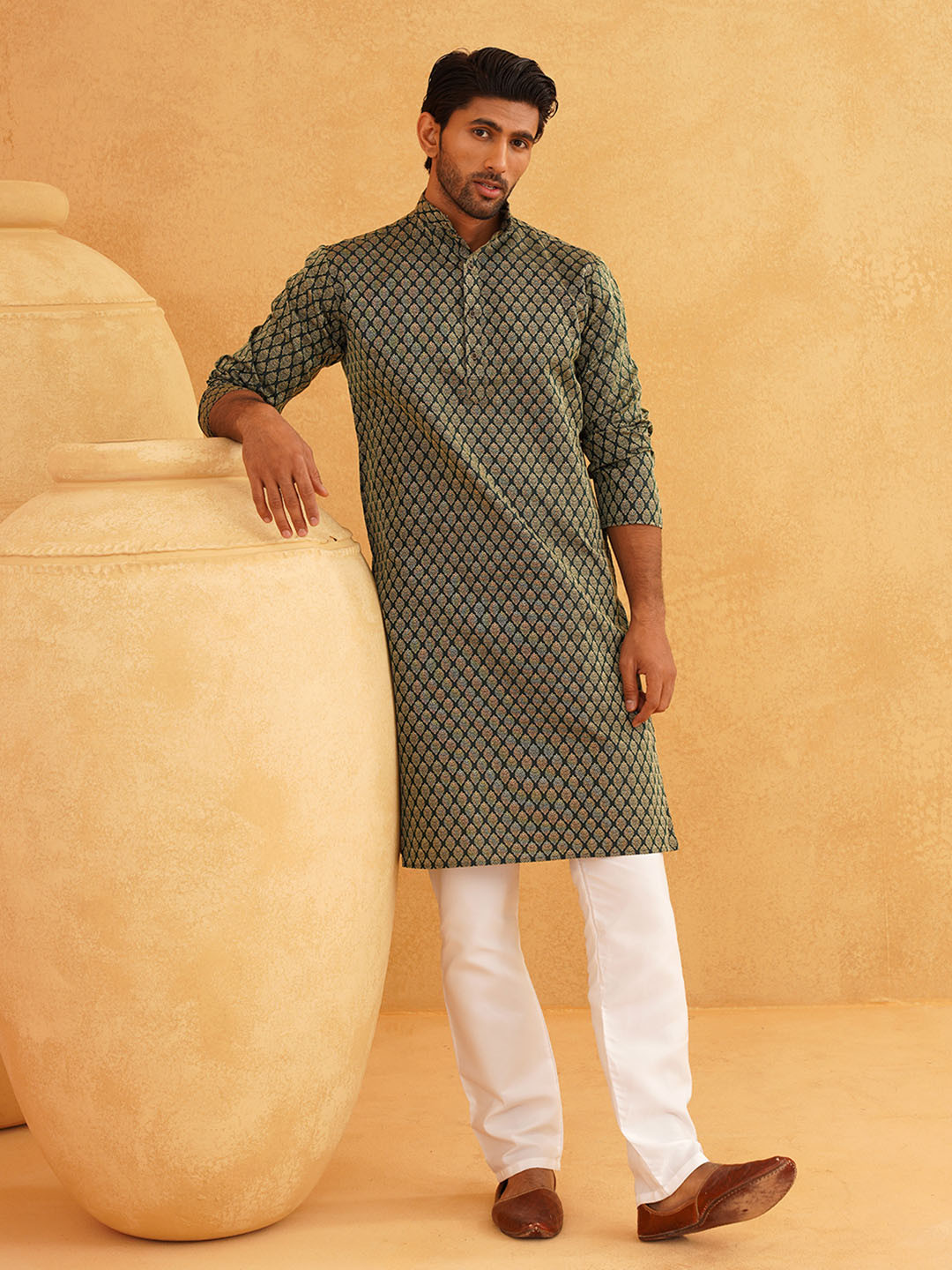 

SOJANYA Men Green & Off-White Woven Design Kurta with Churidar