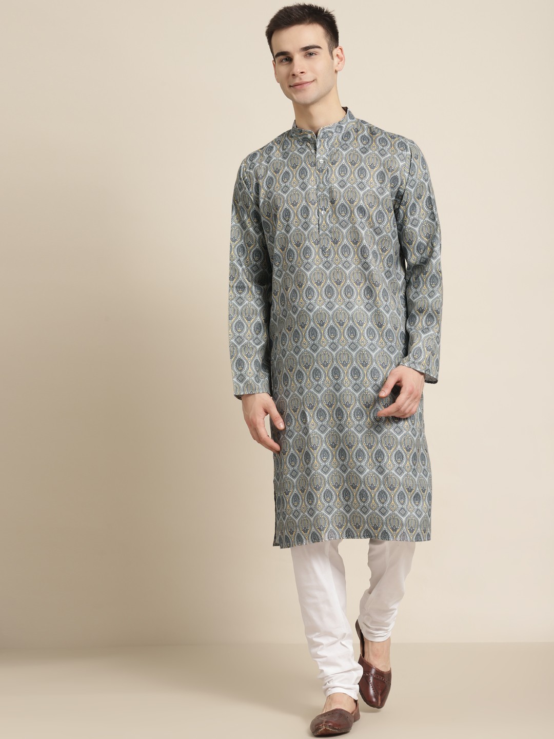 

SOJANYA Men Grey & White Printed Cotton Kurta with Churidar
