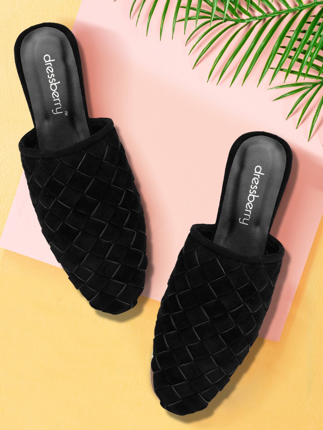 

DressBerry Women Black Quilted Mules