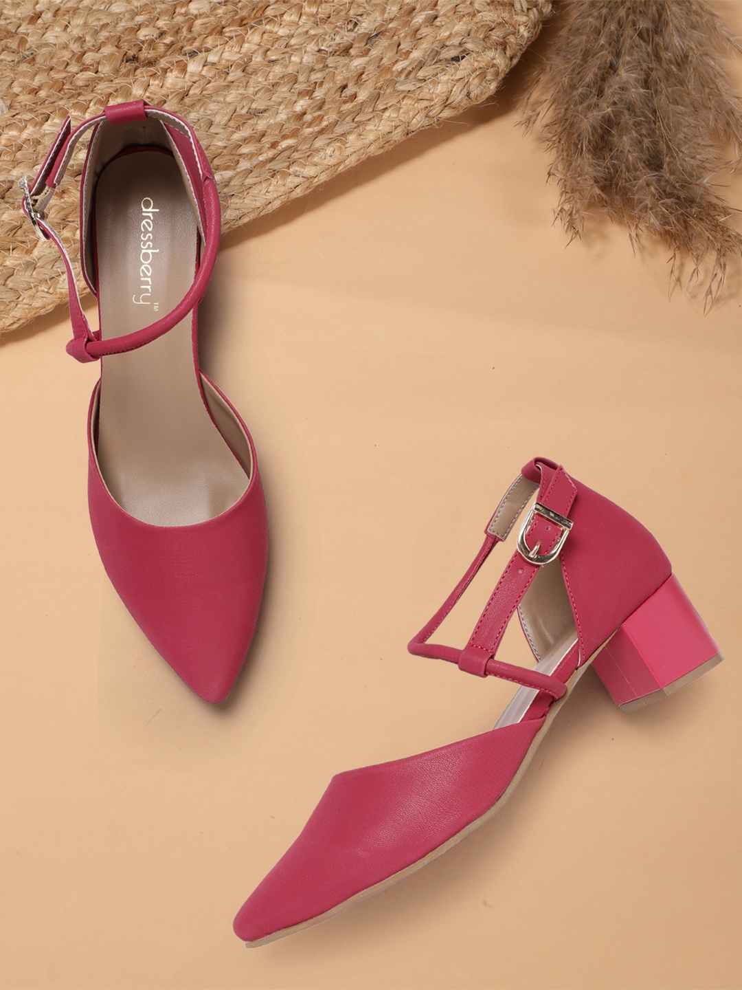 

DressBerry Fuchsia Solid Block Pumps