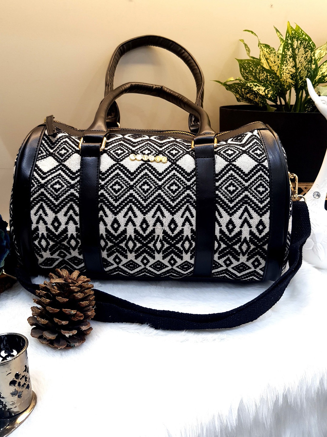 

ASTRID Black & Off-White & Black Printed Handheld Bag