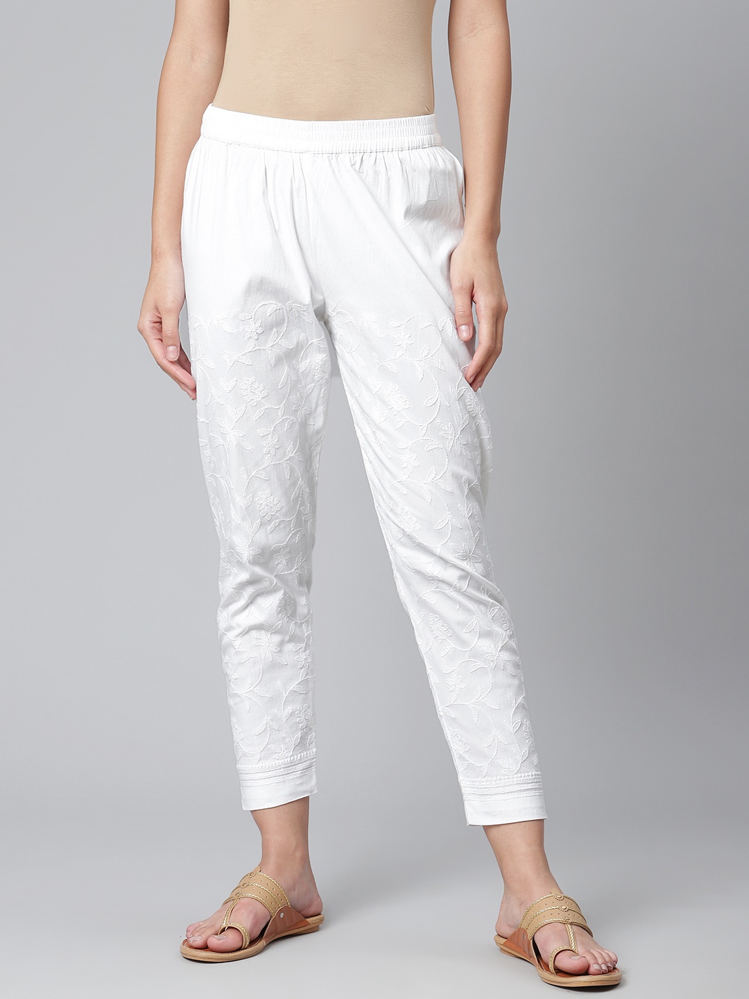 

akheri Women White Floral Embroidered Pure Cotton Cropped Stretchable Cigerette Trousers