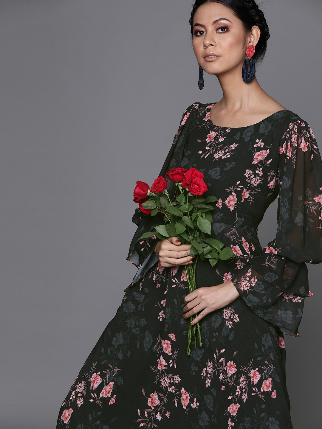 

Inddus Women Black & Pink Floral Printed Georgette Maxi Dress