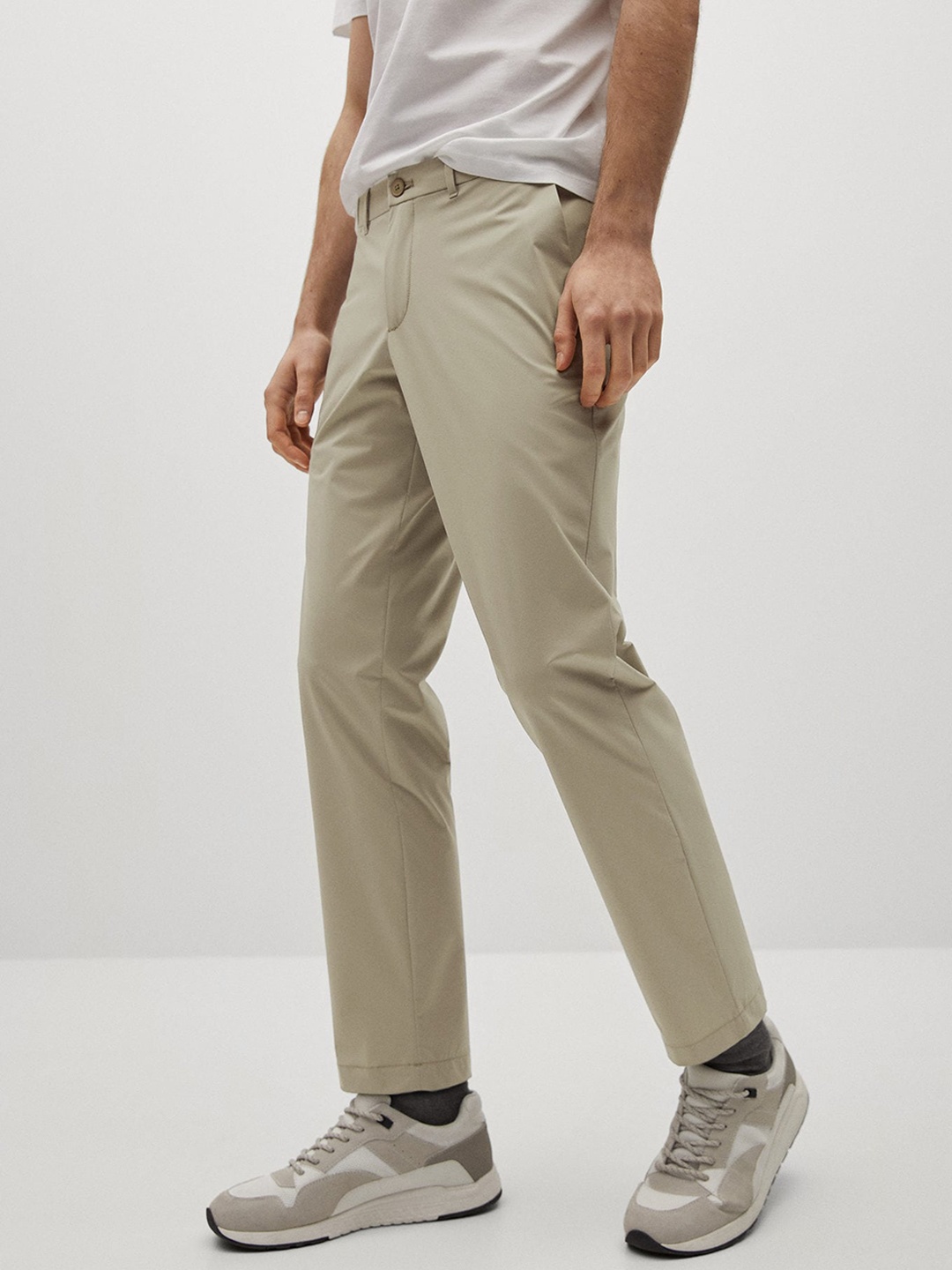 

MANGO MAN Beige Regular Fit Solid Trousers