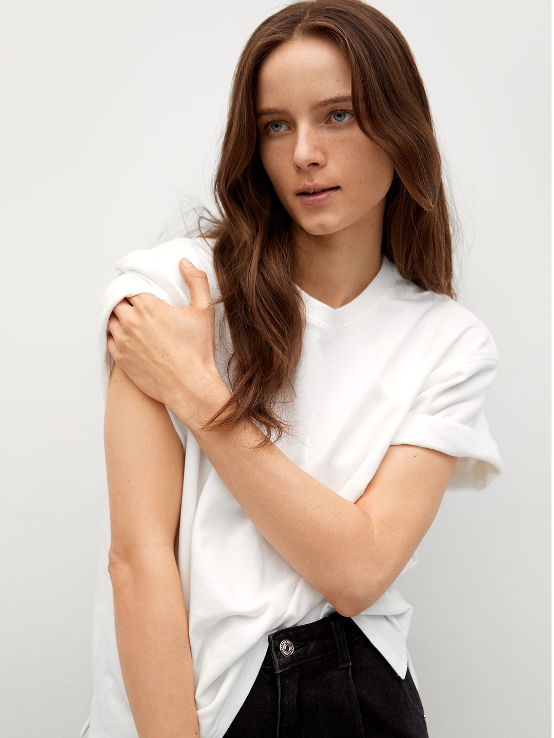

MANGO Women White Solid Pure Cotton V-Neck Pure Cotton T-shirt