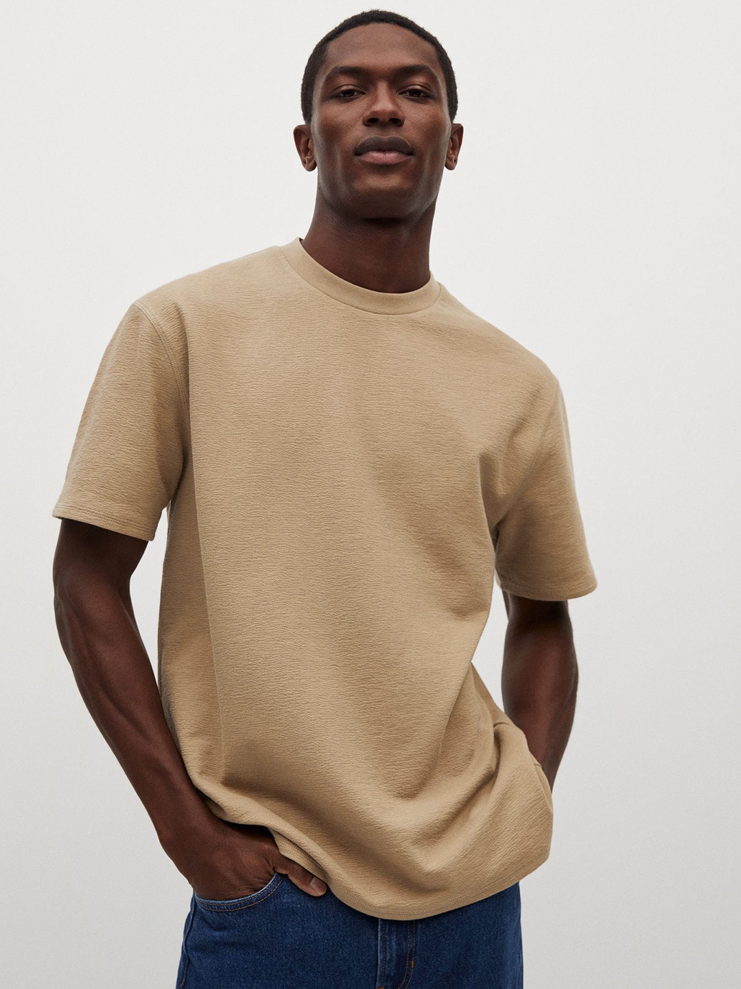 

MANGO MAN Men Beige Relaxed Fit Cotton Solid Round Neck T-shirt
