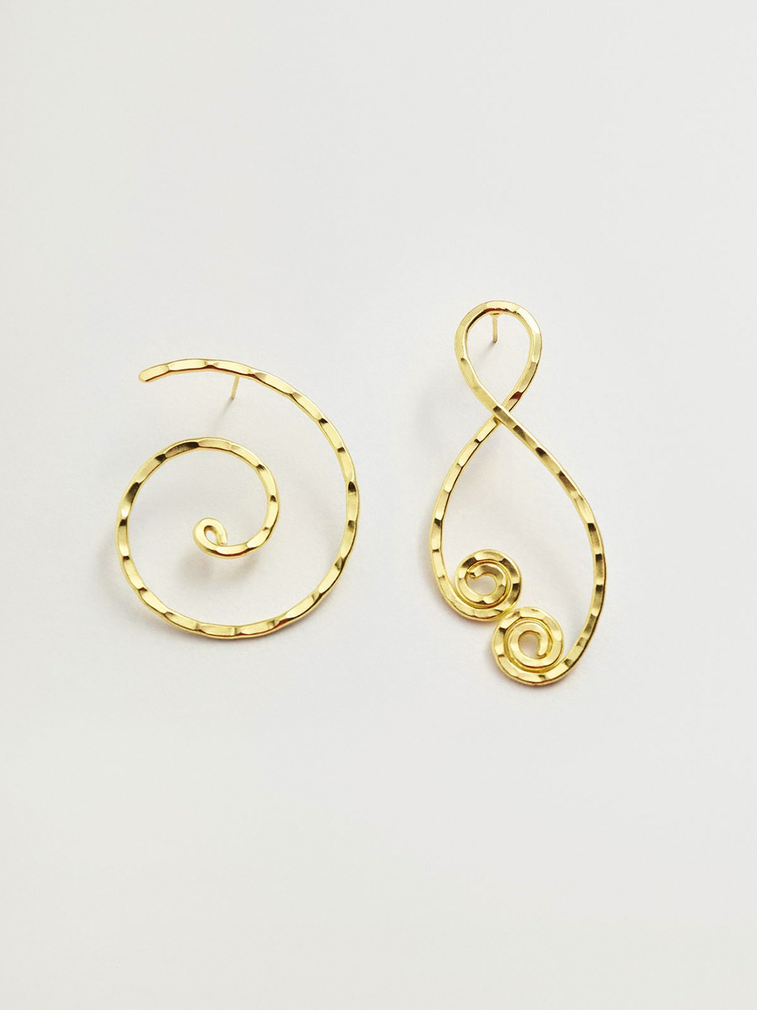 

MANGO Gold-Toned Hammered Effect Contemporary Mismatch Drop Earrings