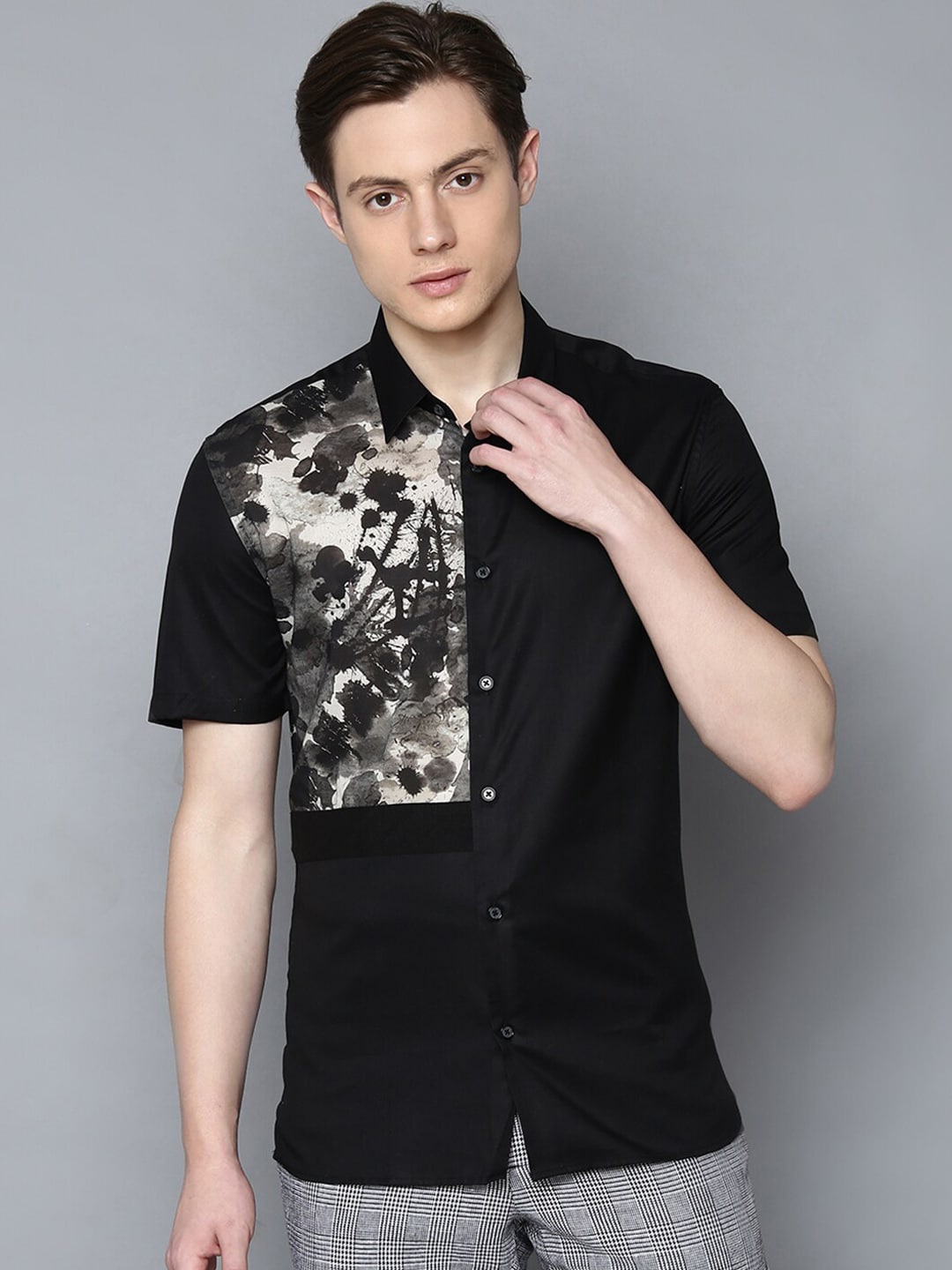 

Antony Morato Men Black Regular Fit Printed Casual Shirt