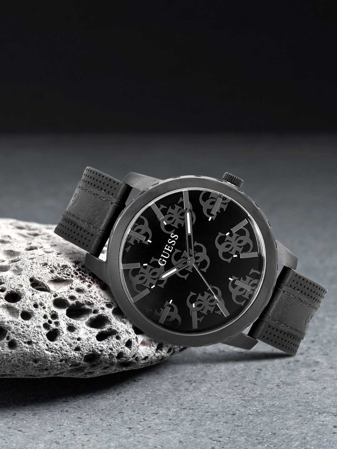 

GUESS Men Black Printed Dial & Leather Textured Straps Analogue Watch GW0201G2