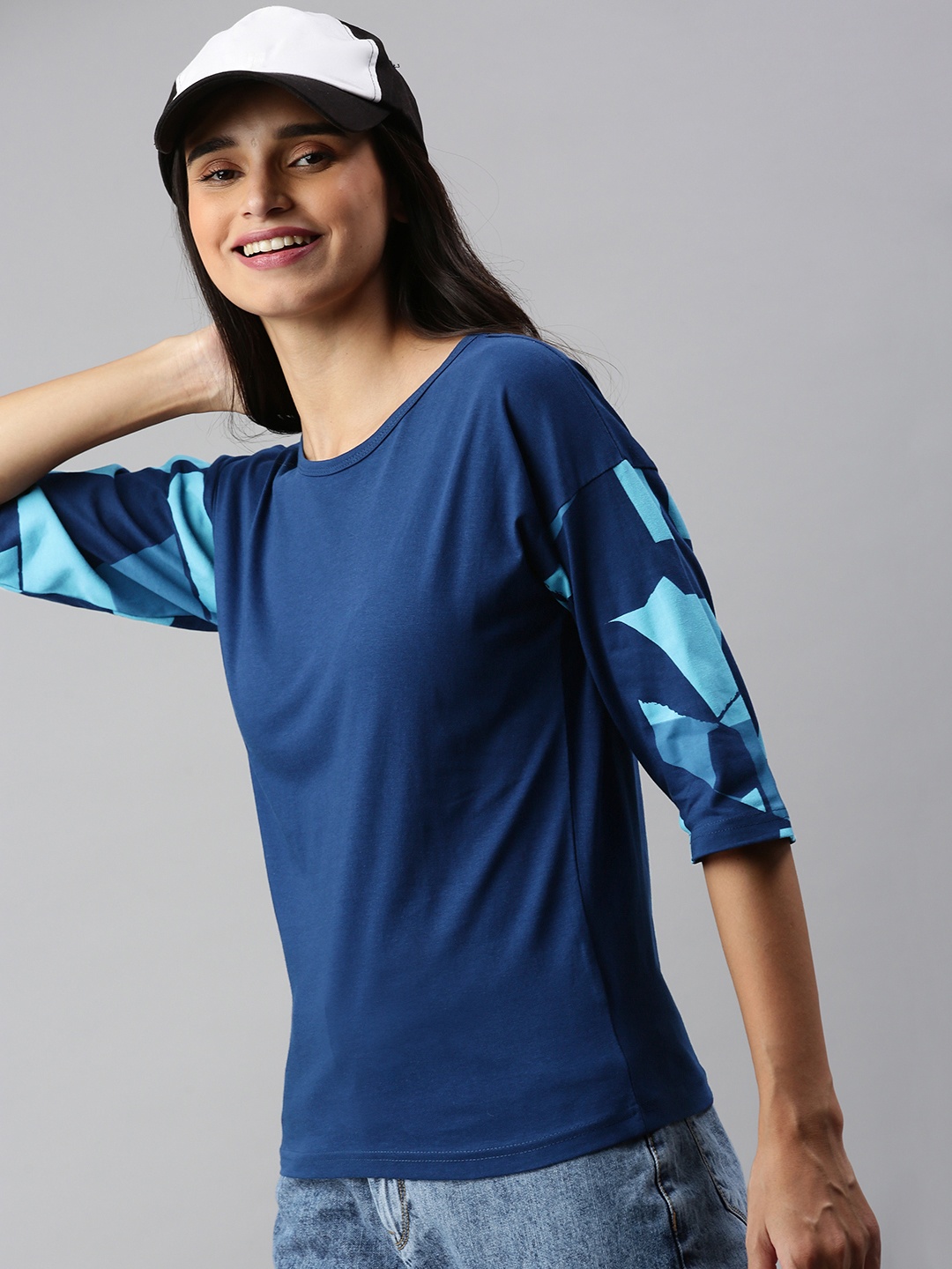 

HERENOW Women Blue Drop-Shoulder Sleeves Pure Cotton T-shirt with Printed Detail