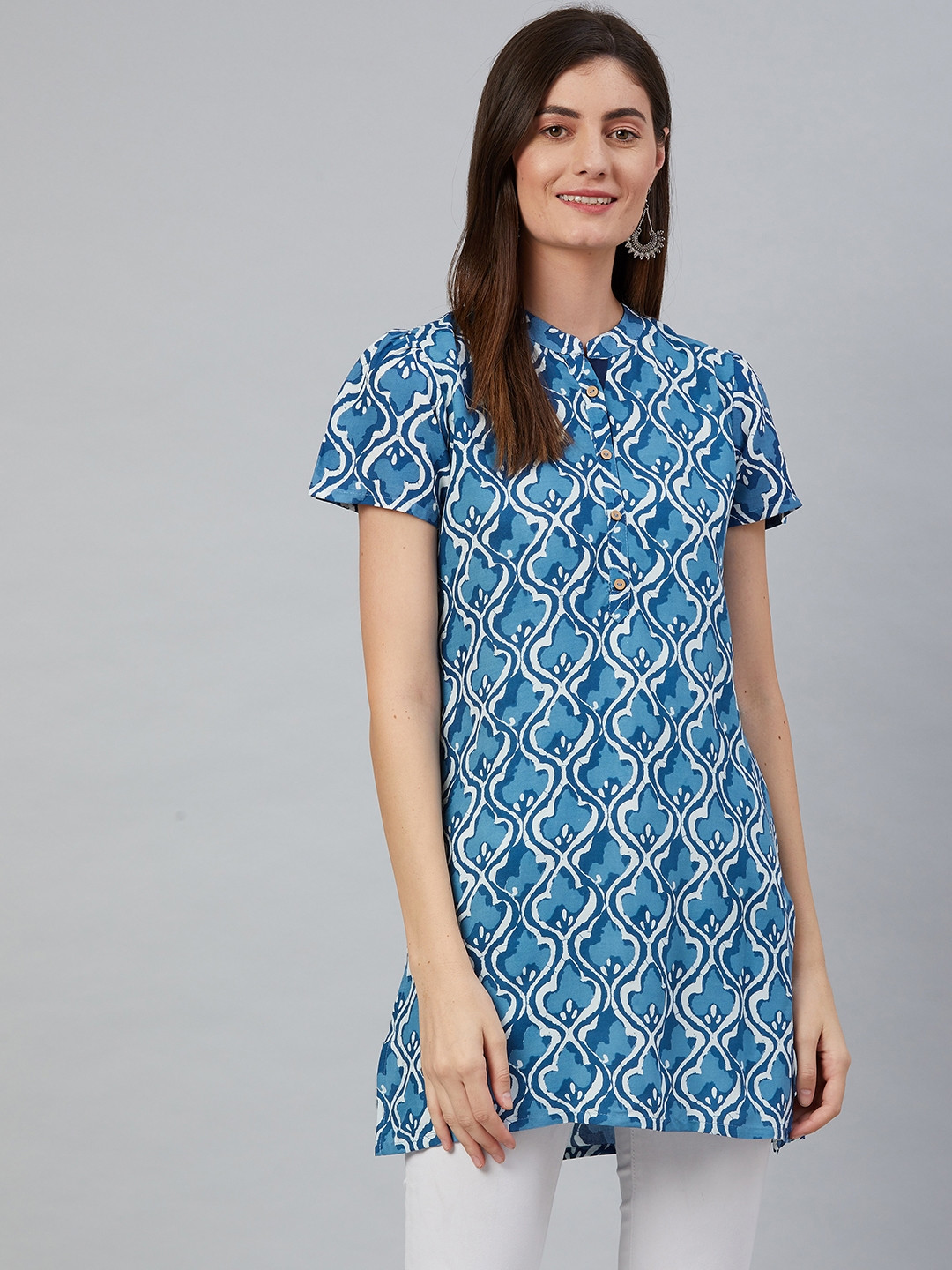 

Anubhutee Blue & White Geometric Printed Kurti