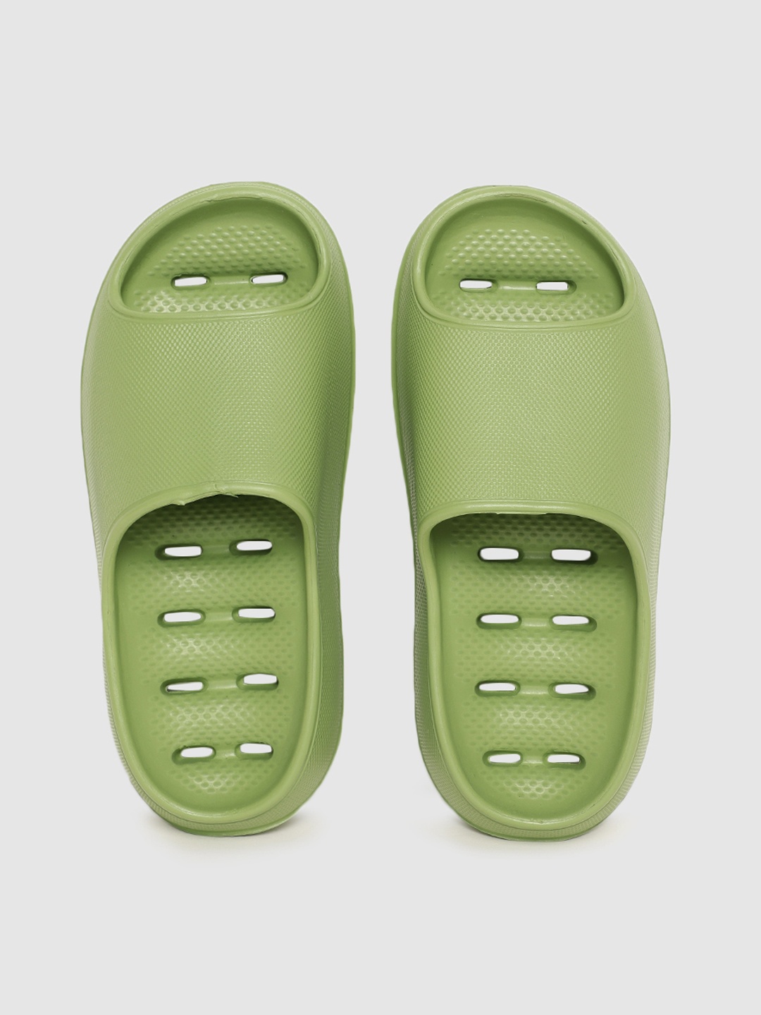 

Roadster Women Green Solid Sliders
