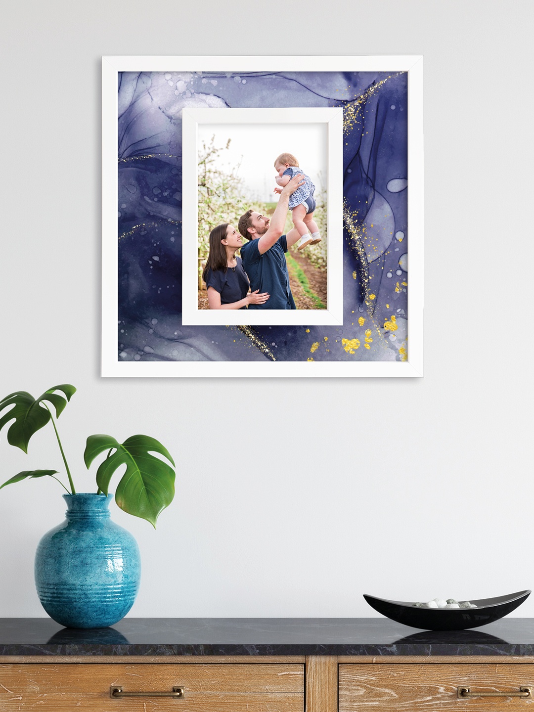 

RANDOM White & Blue Solid Fancy Individual Photo Frames