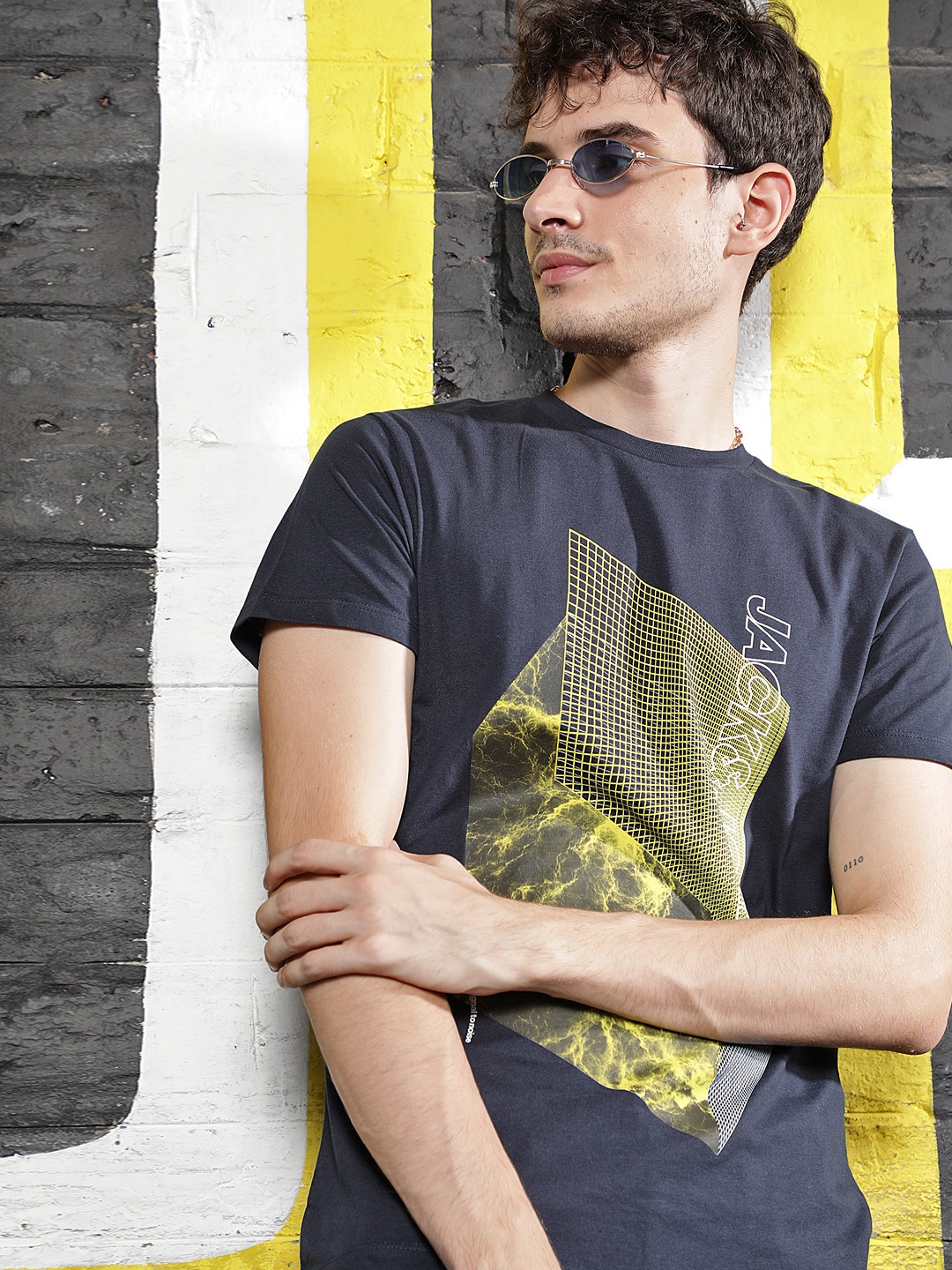 

Jack Jones Men Navy Blue Yellow Printed Round Neck Pure Cotton T-shirt