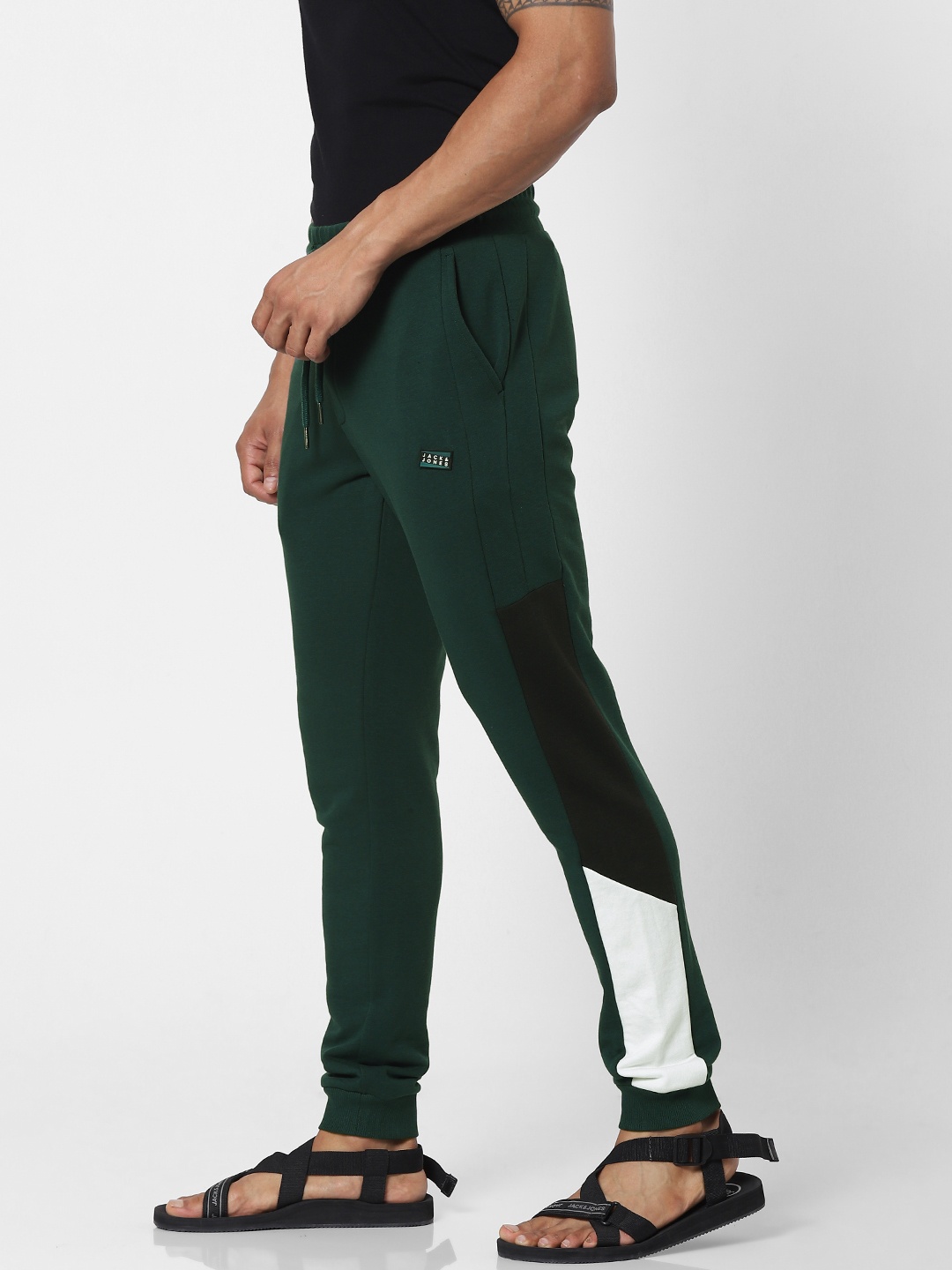 

Jack & Jones Men Green Regular Fit Solid Joggers