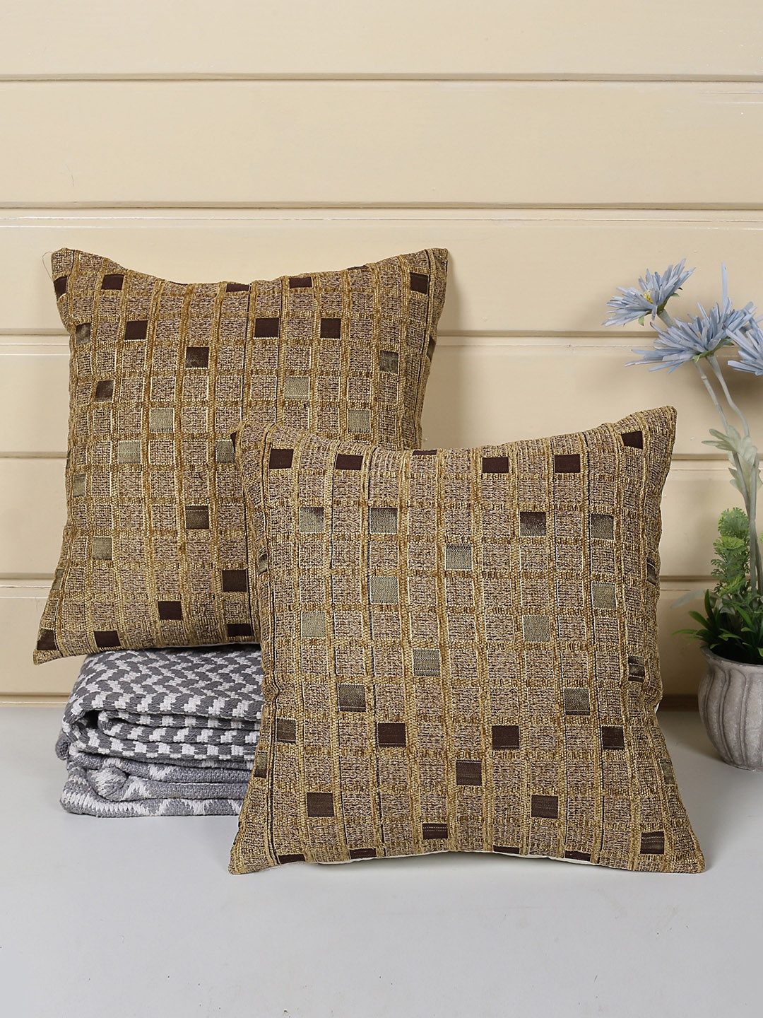 

Saral Home Gold-Toned & Olive Green Set of 2 Checked Square Cushion Covers