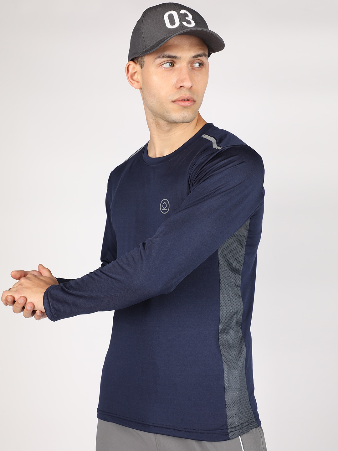 

Chkokko Men Navy Blue Solid Round Neck Dry Fit T-shirt