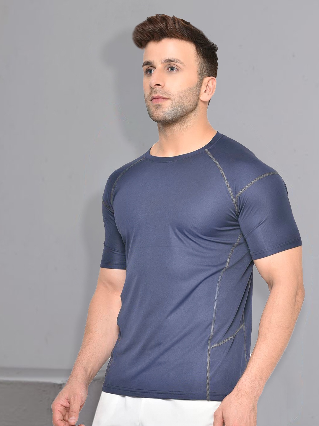 

CHKOKKO Men Navy Blue Solid Round Neck Sports T-shirt