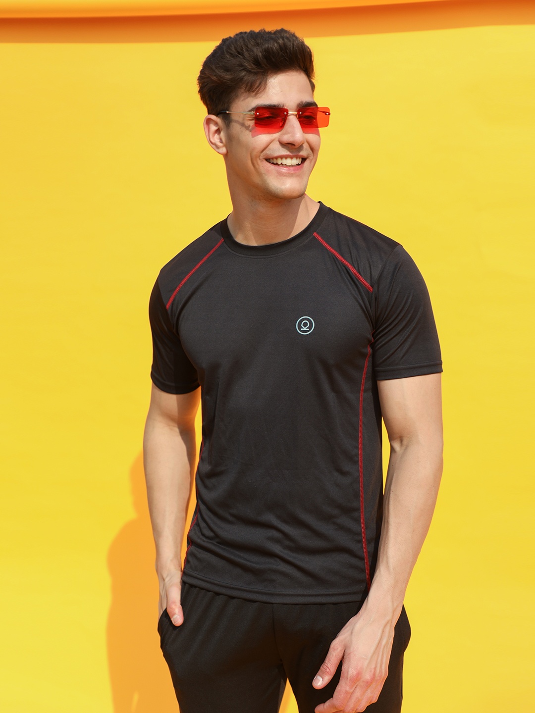 

CHKOKKO Men Black Solid Round Neck Gym T -Shirt