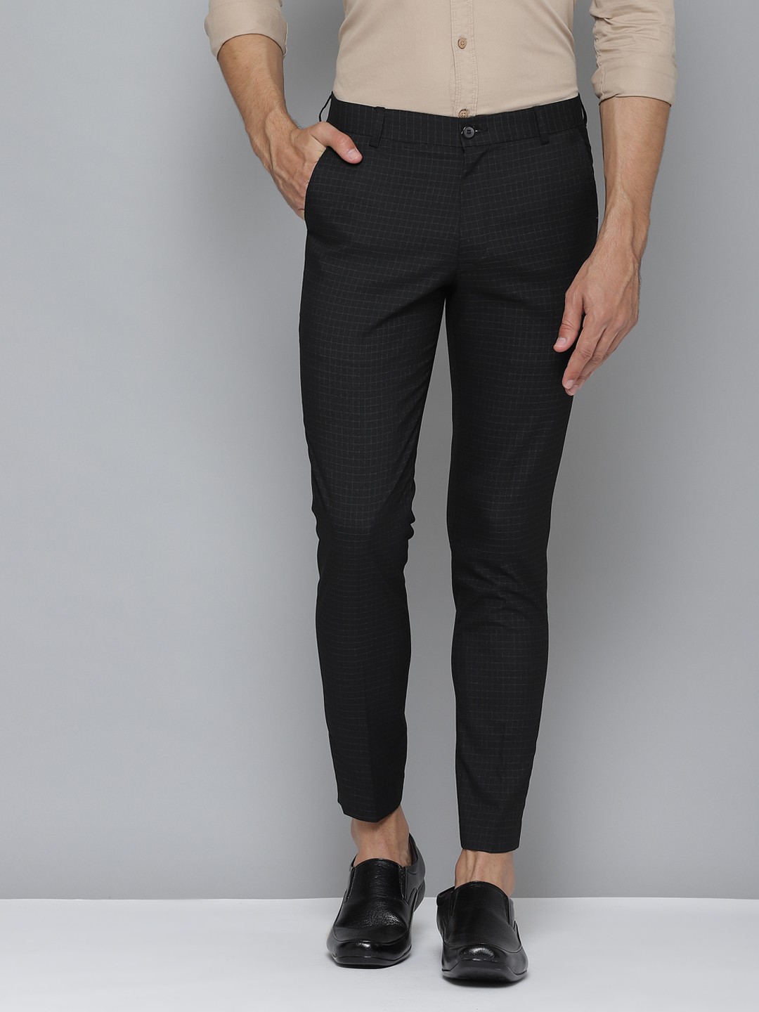 

DENNISON Men Black & Grey Smart Tapered Fit Checked Cropped Trousers