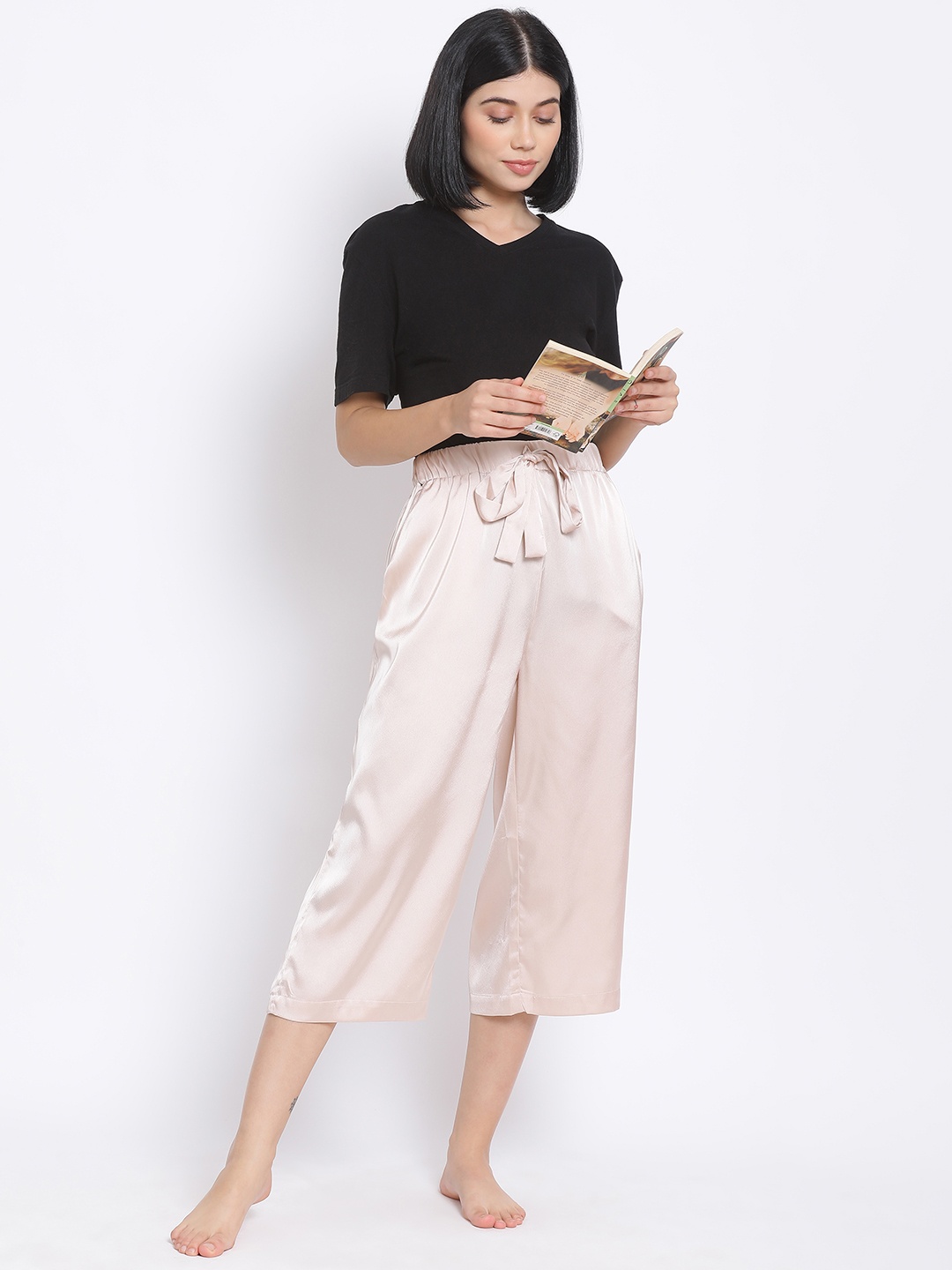 

Oxolloxo Women Beige Solid Cropped Lounge Pants