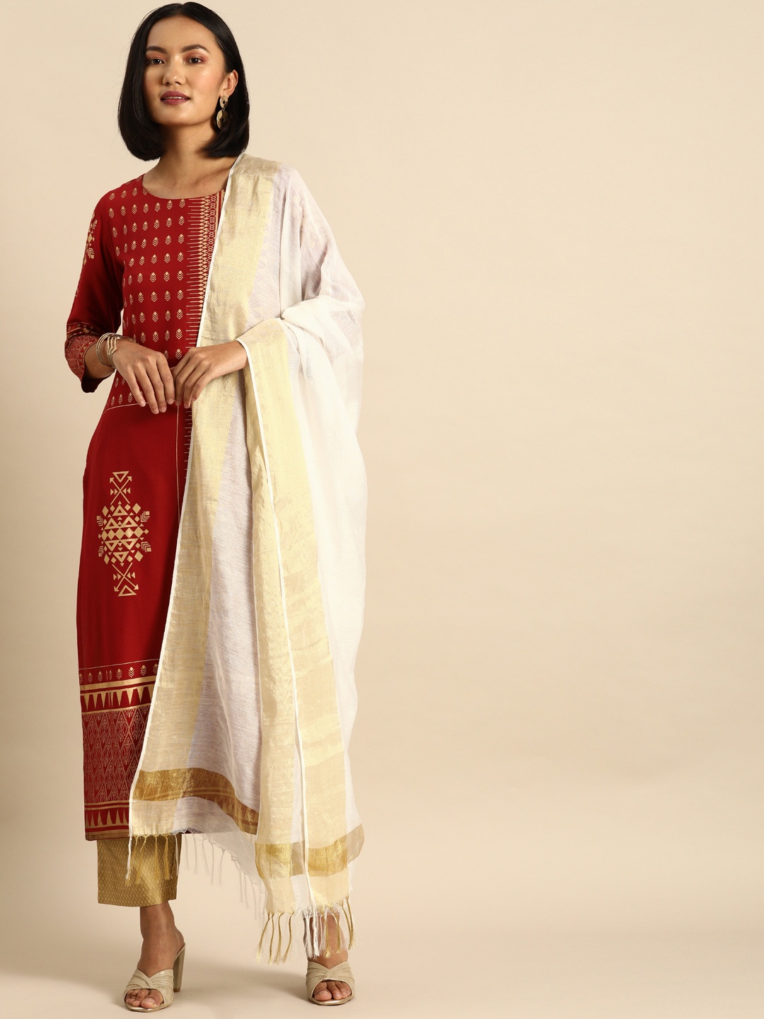 

Varanga Women Maroon & Gold-Toned Printed Kurta with Trousers & Dupatta