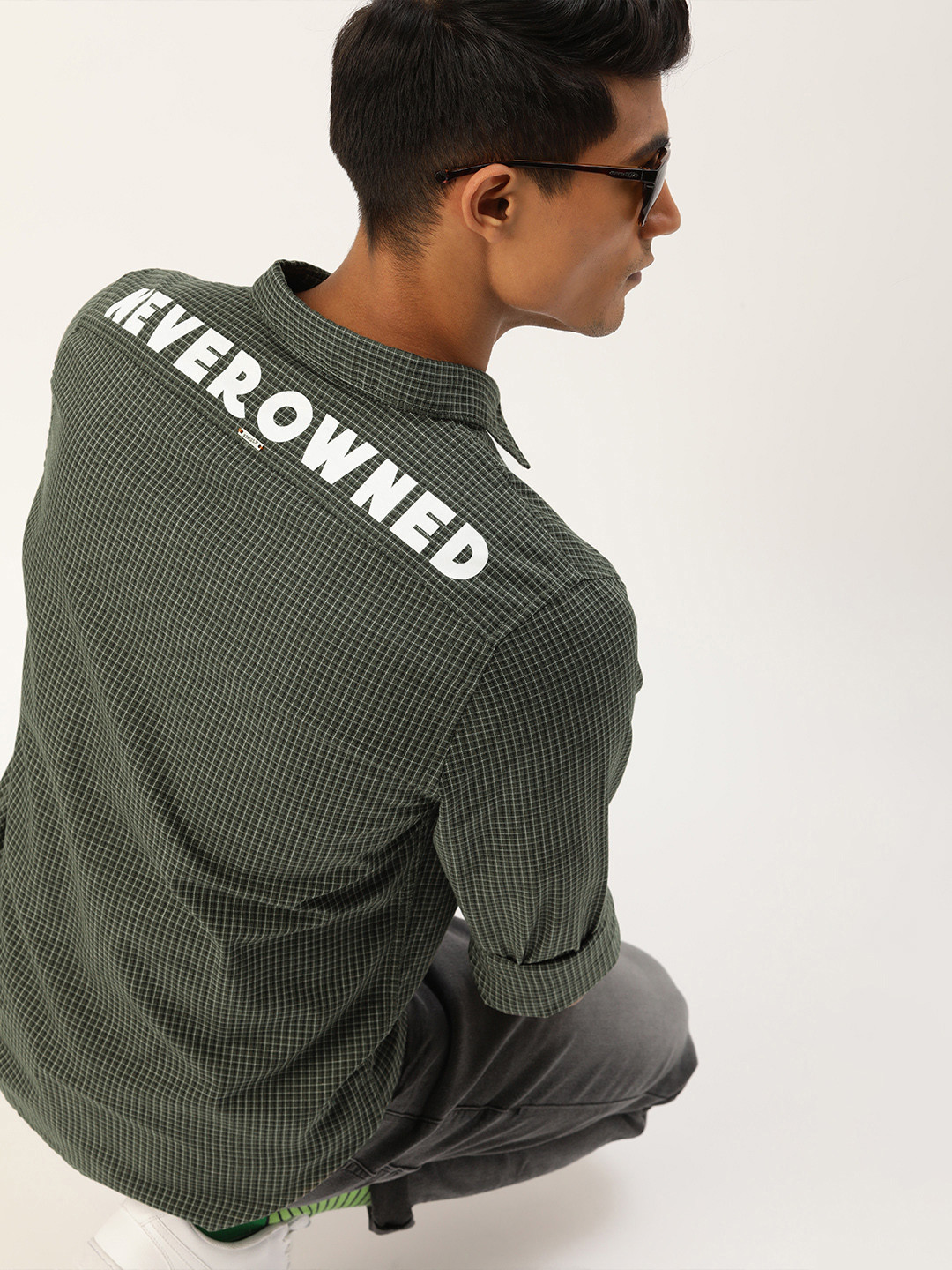 

SINGLE Men Olive Green & White Slim Fit Checked Pure Cotton Casual Shirt