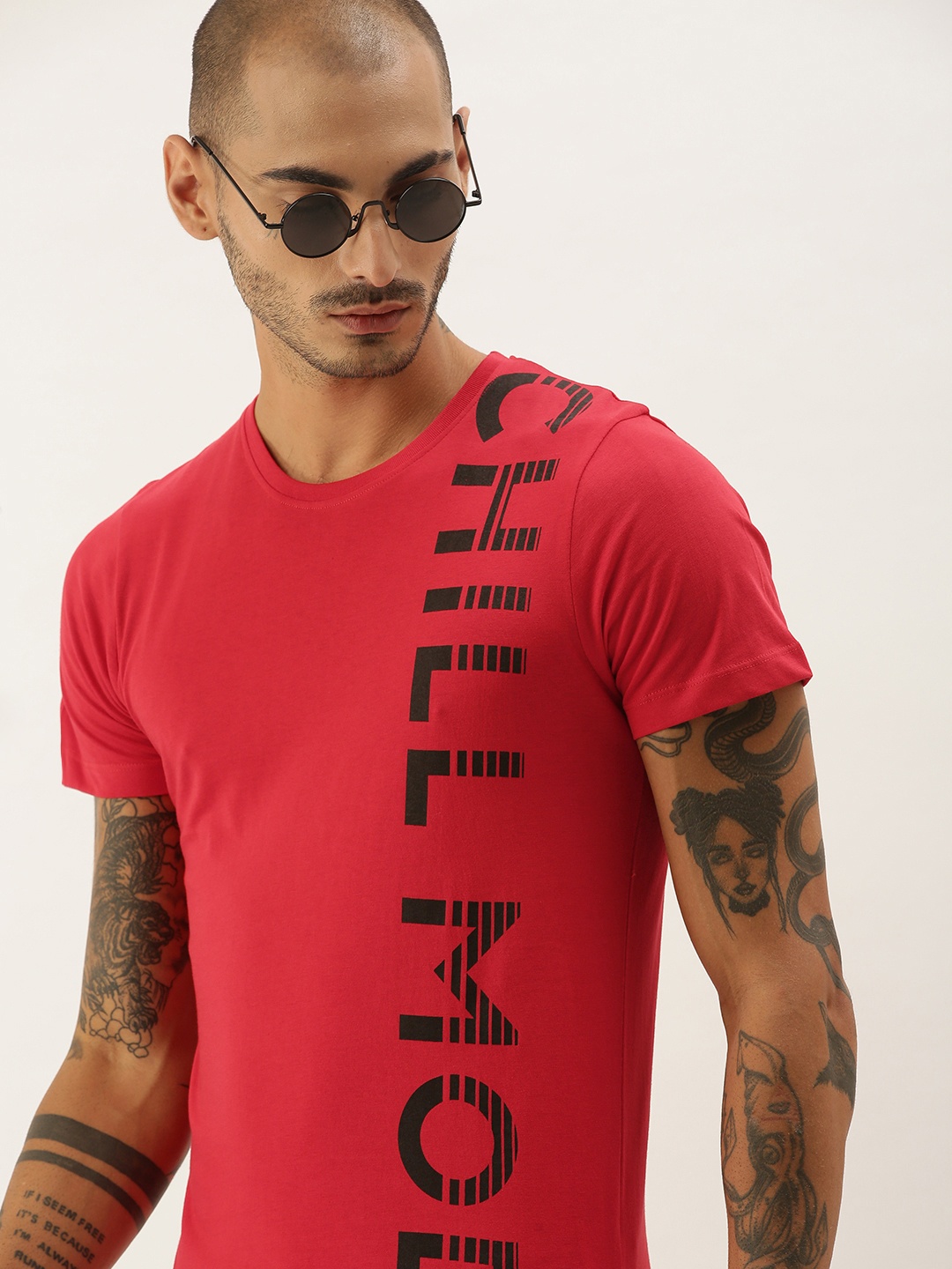 

SINGLE Men Red Typography Printed Slim Fit Pure Cotton T-shirt