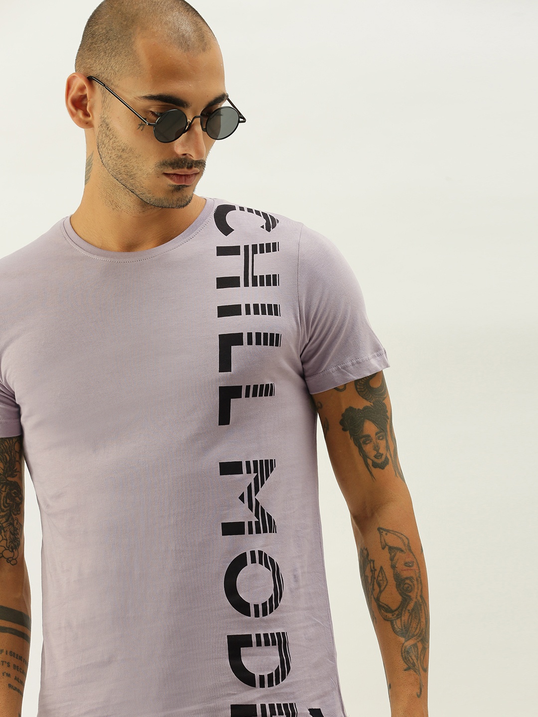 

SINGLE Men Grey Typography Printed Slim Fit T-shirt