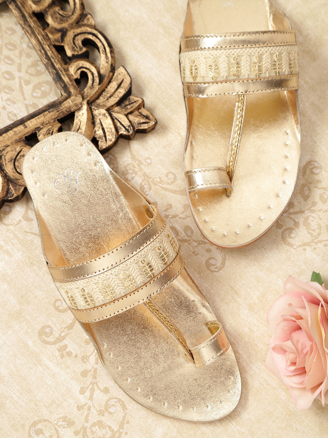 

House of Pataudi Women White & Gold-Toned Handcrafted Leather Embroidery One Toe Flats