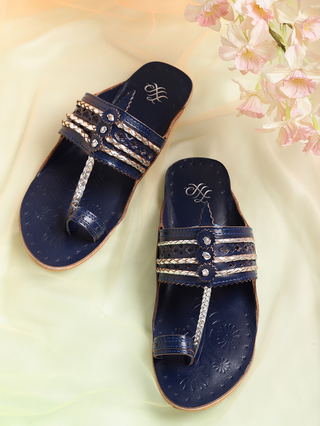 

House of Pataudi Women Navy Blue Handcrafted Leather Braided Kolhapuri One Toe Flats