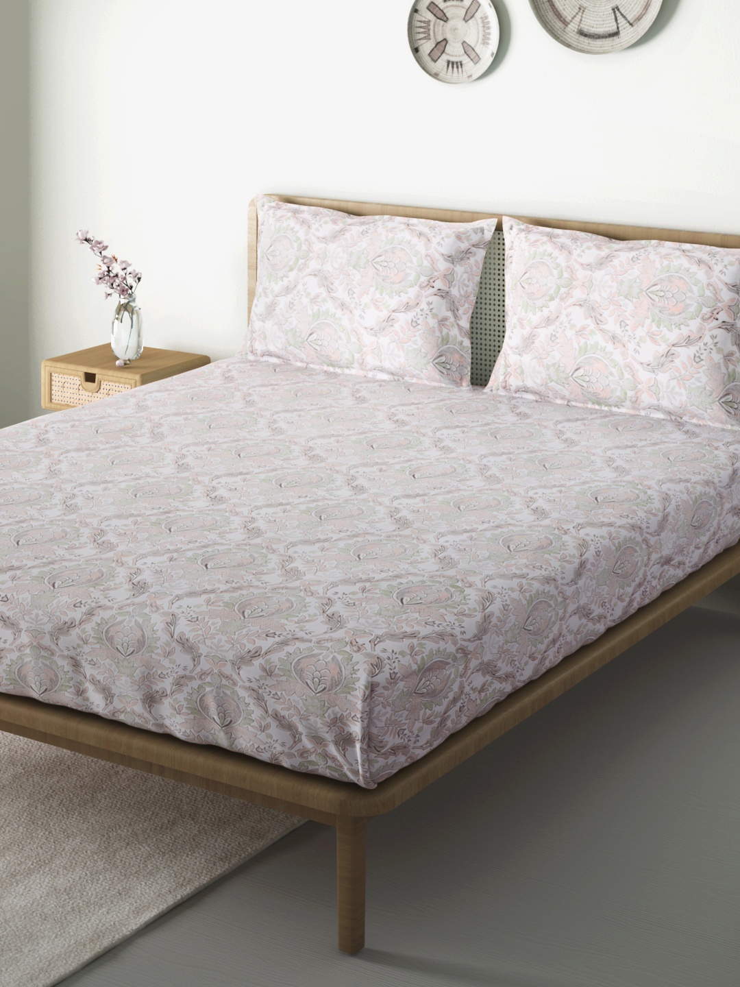

Aura White & Green Ethnic Motifs 144 TC Queen 120 GSM Cotton Bedsheet with 2 Pillow Covers