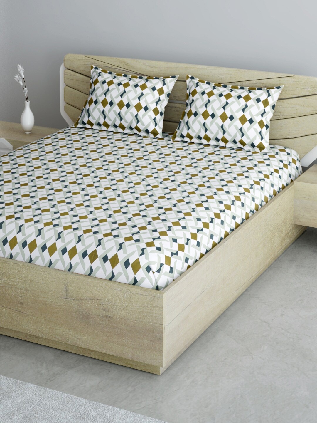

Aura White & Green Geometric 144 TC 120 GSM Cotton 1 Queen Bedsheet with 2 Pillow Covers