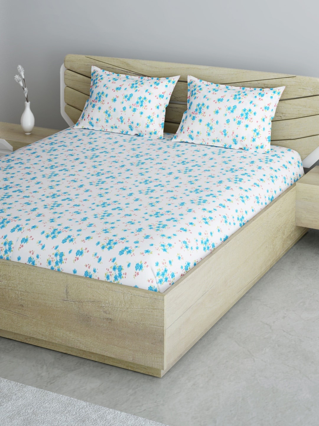 

Aura White & Blue Floral 144 TC 120 GSM Cotton 1 Queen Bedsheet with 2 Pillow Covers