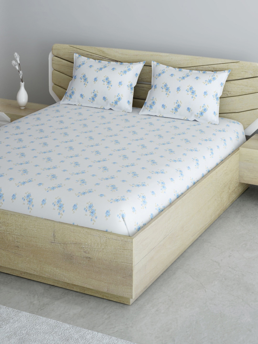 

Aura White & Blue Floral 144 TC 120 GSM Cotton Queen Bedsheet with 2 Pillow Covers