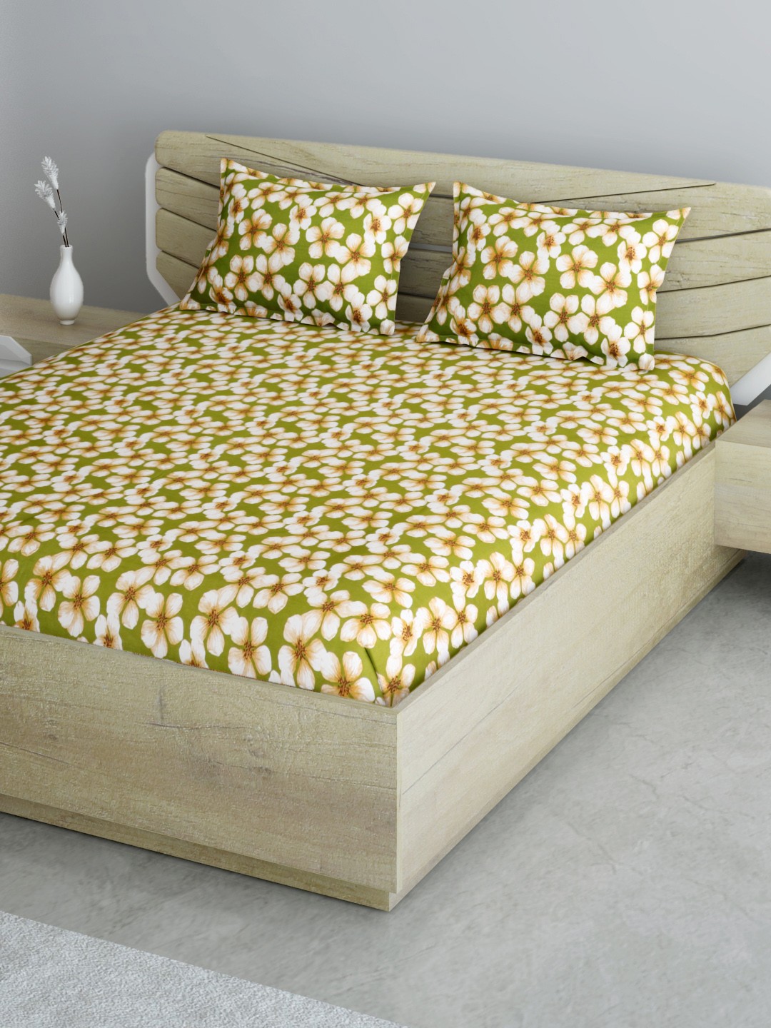 

Aura Olive Green & White Floral 144 TC 120 GSM Cotton 1 Queen Bedsheet & 2 Pillow Covers