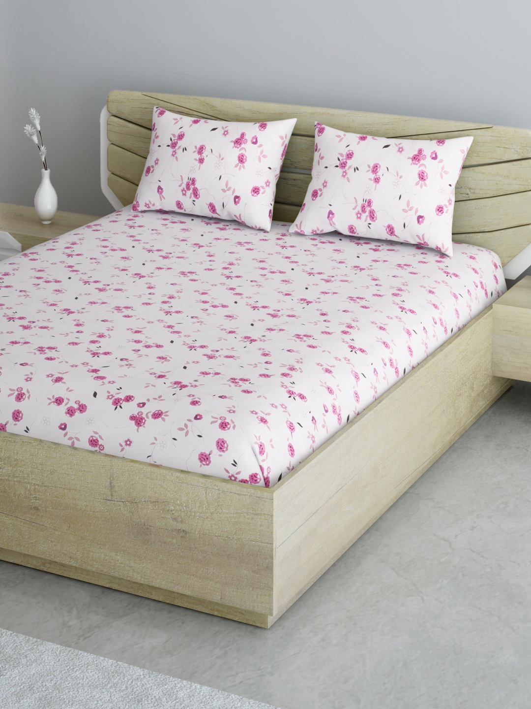 

Aura White & Magenta Floral 144 TC 120 GSM Cotton Queen Bedsheet with 2 Pillow Covers