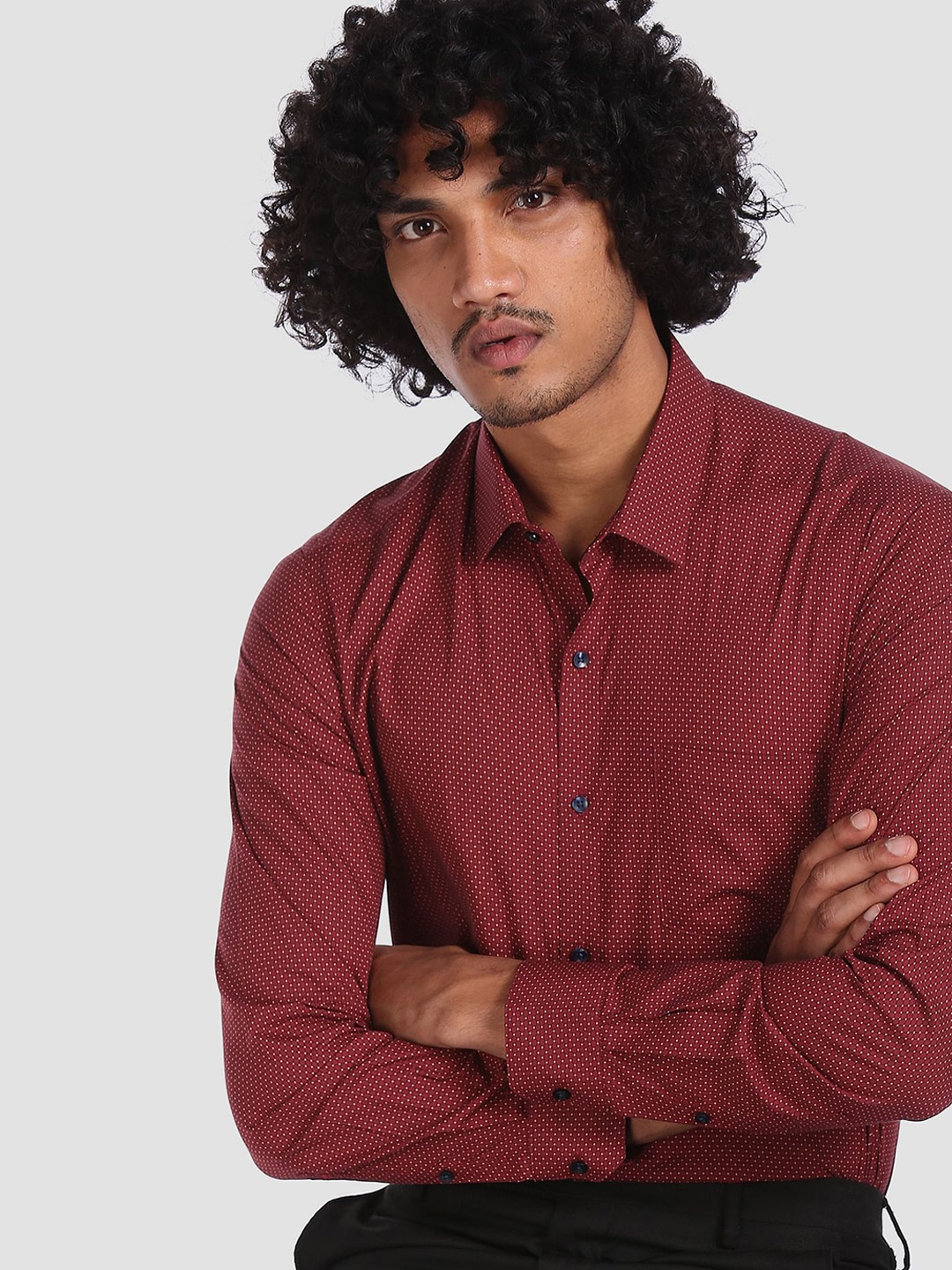 

Arrow Men Red Slim Fit Solid Casual Shirt